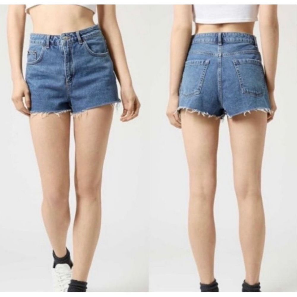 NWT TOPSHOP MOM CUT OFF JEAN SHORTS size 10